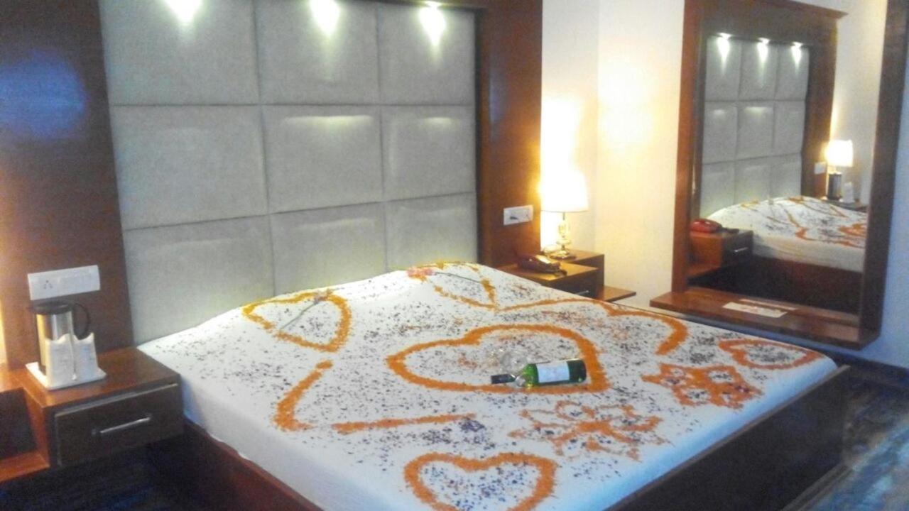 Himalayan Nomad Cottage, Manali ! All 2 Bedroom Independent Cottages ! Personal Lawn Every Cottage ! Parking ! Scenic Mountains View ! Spacious Rooms ! Bagian luar foto