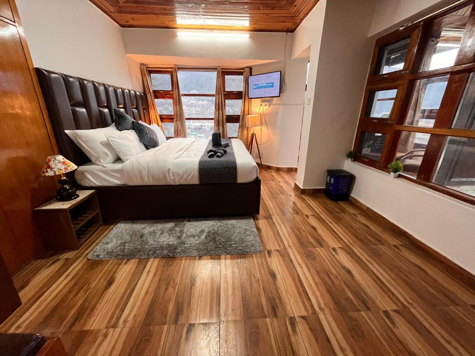 Himalayan Nomad Cottage, Manali ! All 2 Bedroom Independent Cottages ! Personal Lawn Every Cottage ! Parking ! Scenic Mountains View ! Spacious Rooms ! Bagian luar foto