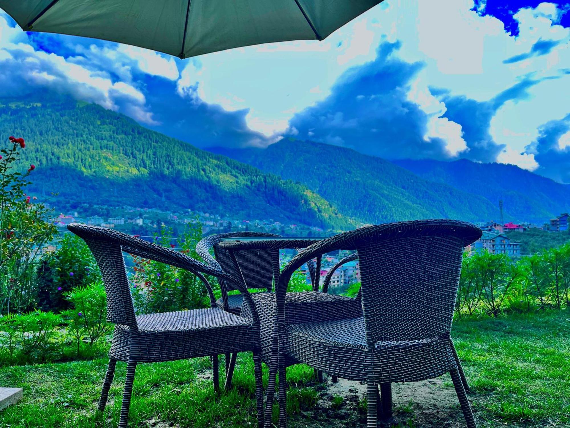 Himalayan Nomad Cottage, Manali ! All 2 Bedroom Independent Cottages ! Personal Lawn Every Cottage ! Parking ! Scenic Mountains View ! Spacious Rooms ! Bagian luar foto