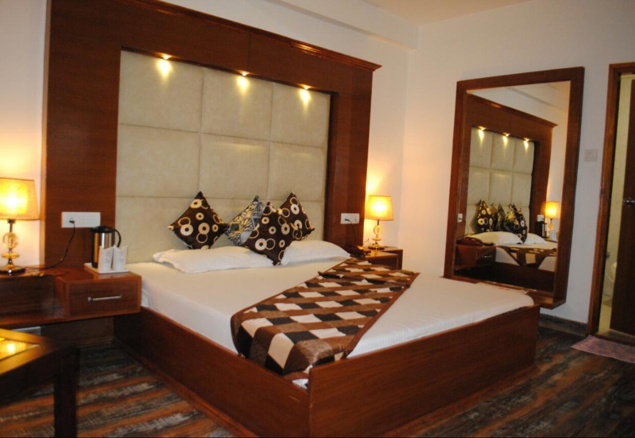 Himalayan Nomad Cottage, Manali ! All 2 Bedroom Independent Cottages ! Personal Lawn Every Cottage ! Parking ! Scenic Mountains View ! Spacious Rooms ! Bagian luar foto